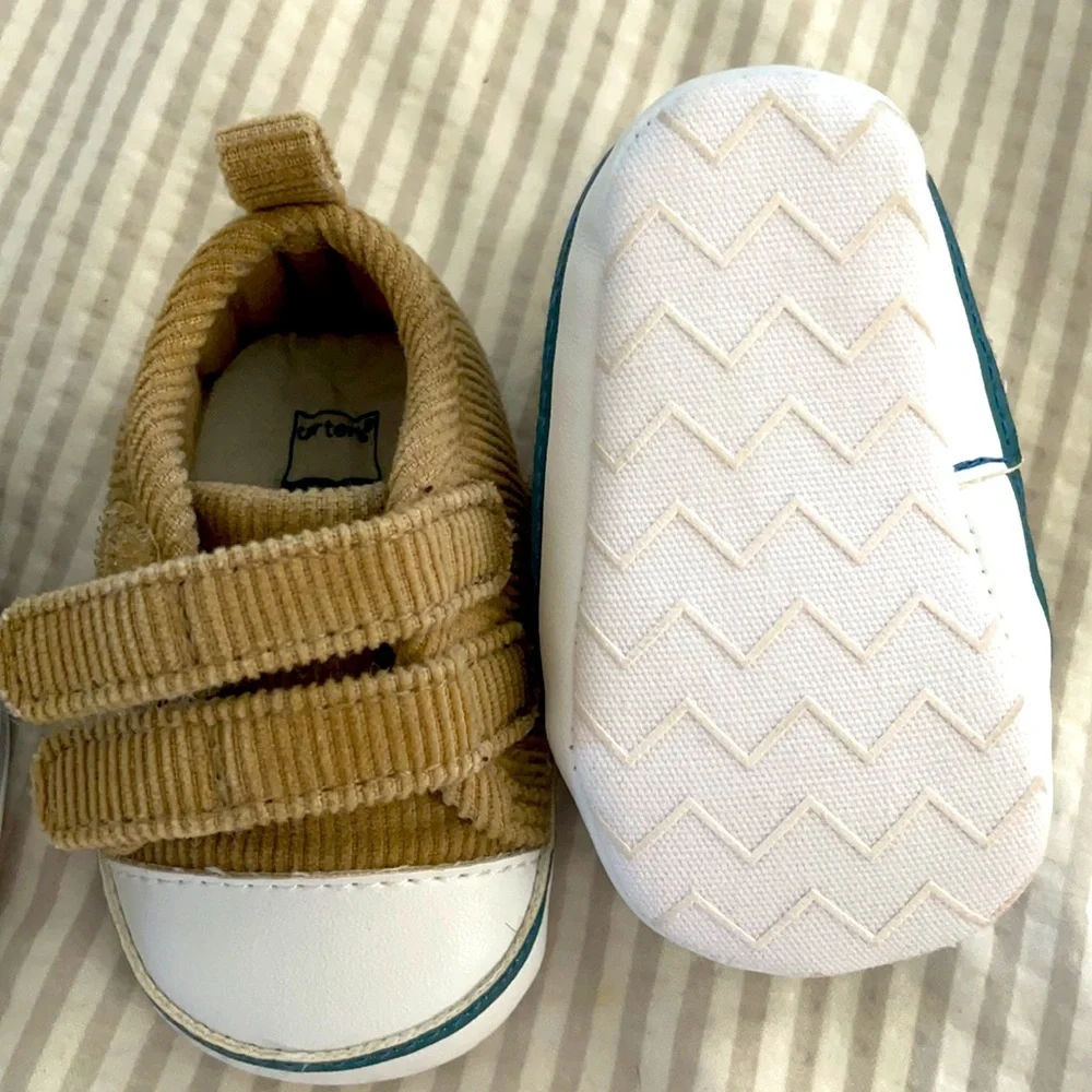 Carter’s newborn sneakers bundle